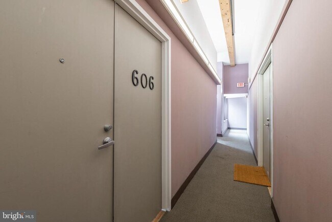 Building Photo - 313 Arch St