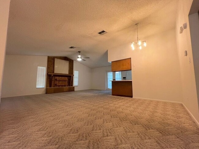 Building Photo - 907 Van Dr