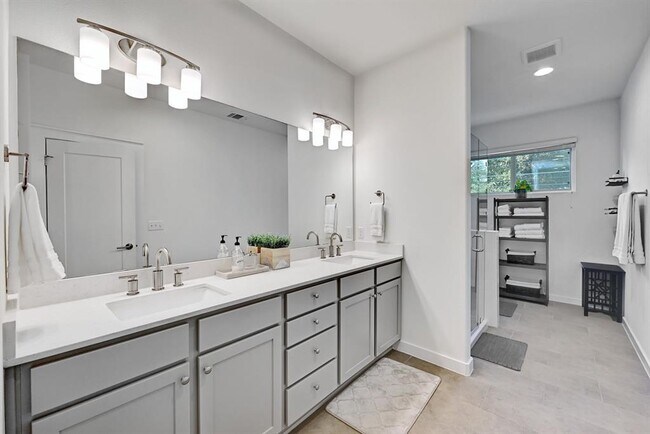 Building Photo - 6800 Menchaca Rd