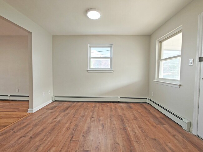 Building Photo - Spacious Fully Renovated Corner-Home Available Now!