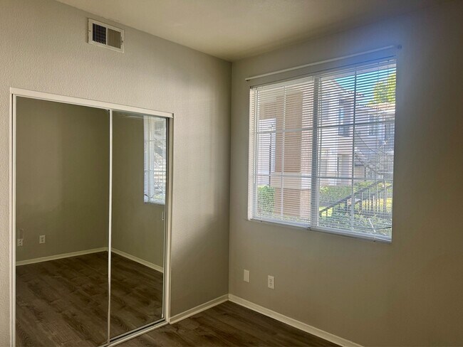 Building Photo - 10766 Sabre Hill Dr