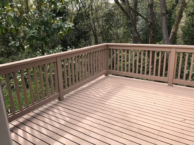 Building Photo - Beautifully remodeled 2 Story SFH 4 BD 2.5...