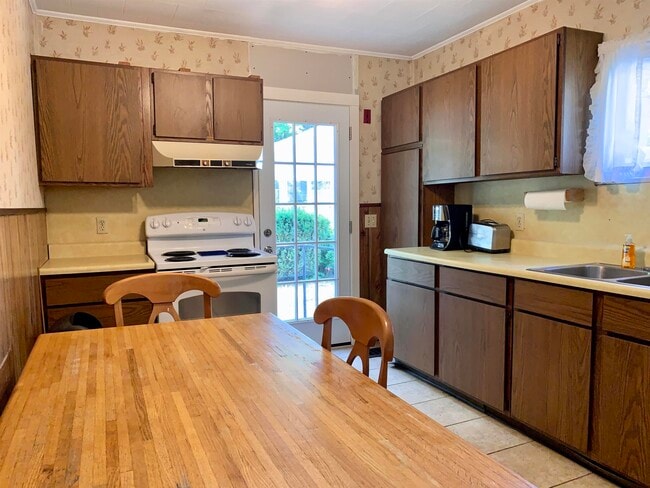 Building Photo - 67 Cable Rd