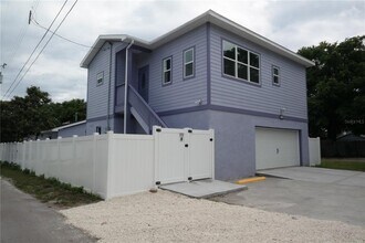 Building Photo - 1025 7th St N