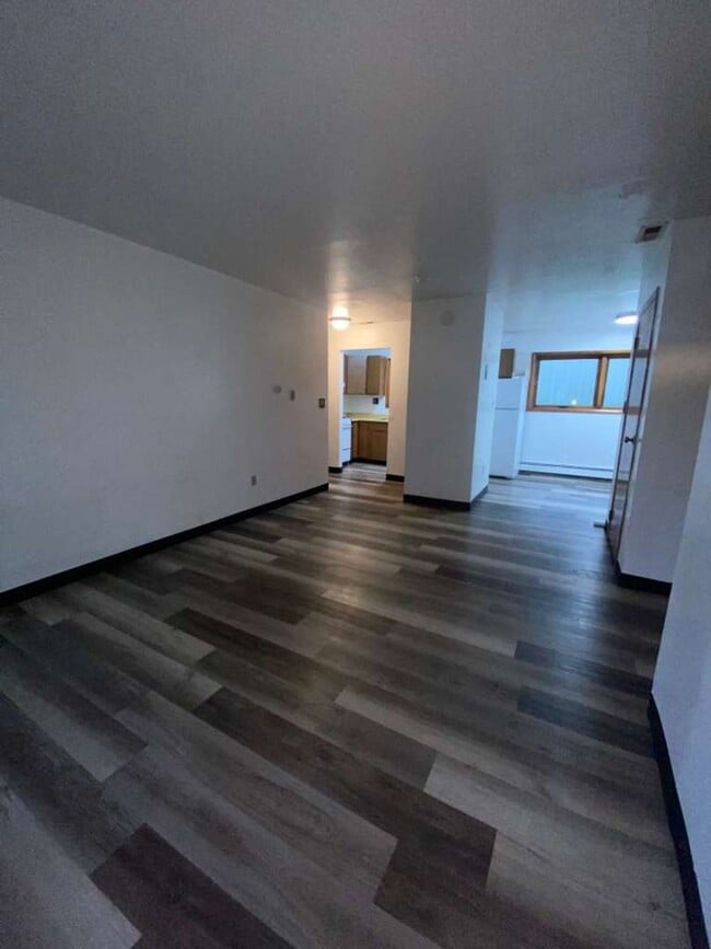 Building Photo - 604 2nd St