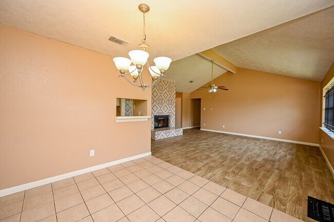 Building Photo - Nice 4 bd Rm Single Family Home