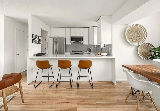 Building Photo - 6 Renaissance Ct