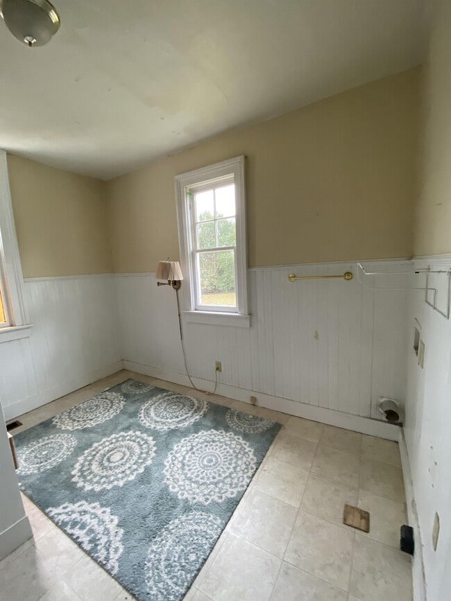 Building Photo - 321 W Barbour St