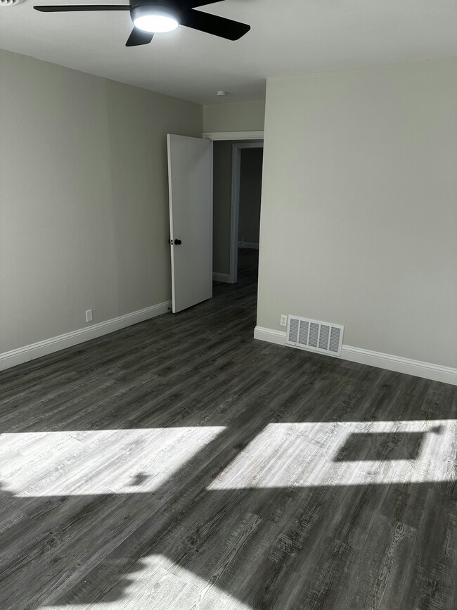 Building Photo - 209 Pendleton St