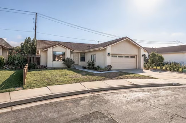 Building Photo - 161 Bender Cir