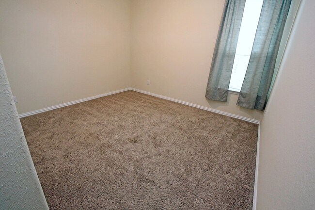 Building Photo - 13346 Pecan Trails Dr