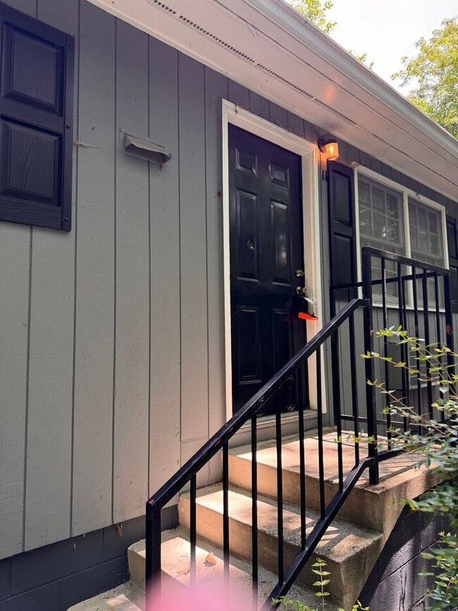 Building Photo - Duke View Apartments