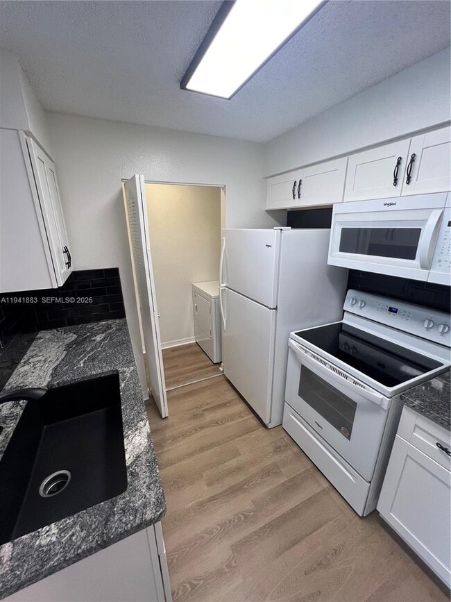 Building Photo - 1055 S Hiawassee Rd