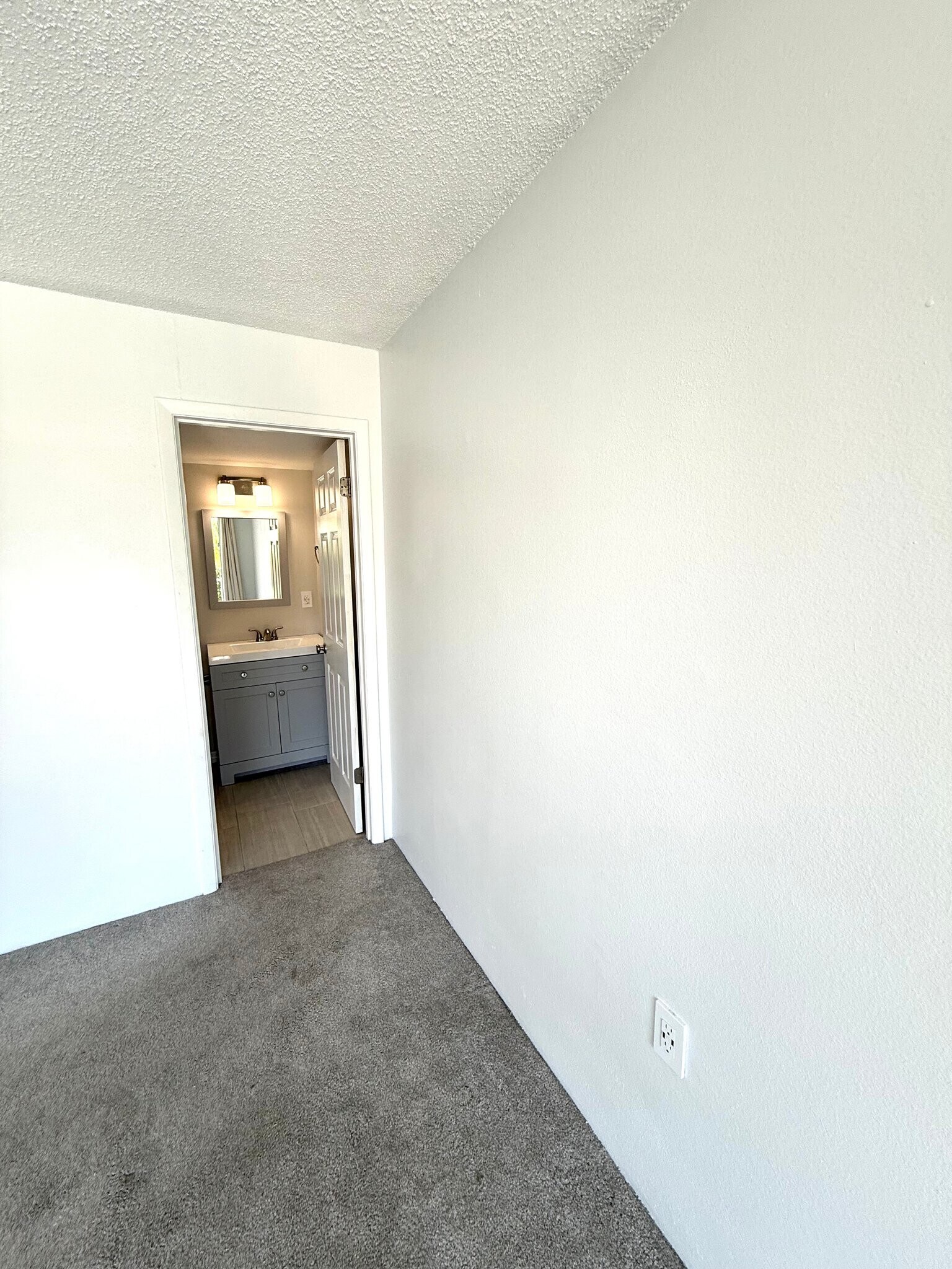 Building Photo - 3930 S Roosevelt Blvd