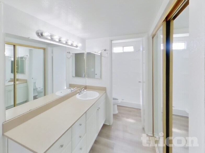 Building Photo - 3644 N 89th Ave