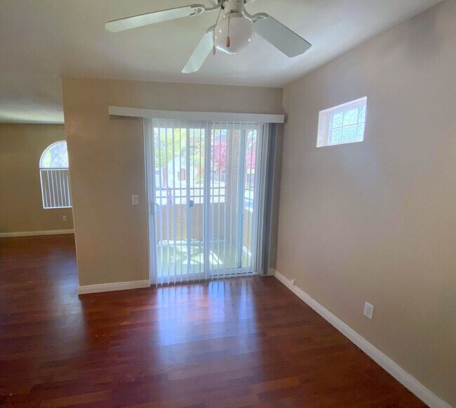 Building Photo - Spacious 1st Floor Condo at The Lakes