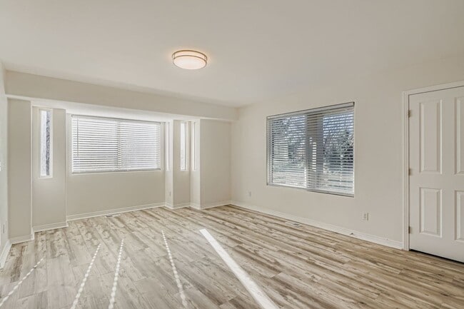Building Photo - Beautifully Renovated Townhouse in Glendale Near Infinity Park