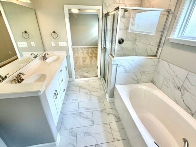 Building Photo - 8880 Kimberly Dawn Dr