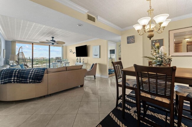 Building Photo - 1 Key Capri