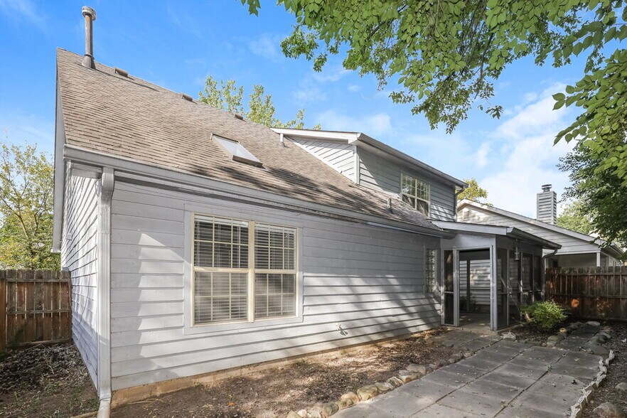 Building Photo - 2917 Sunnyfield Ct