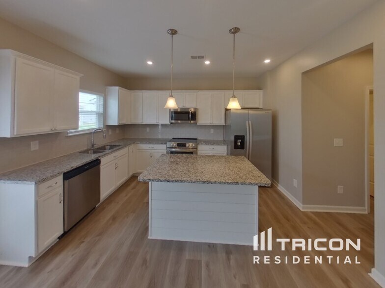 Building Photo - 3726 Pelham Wood Dr