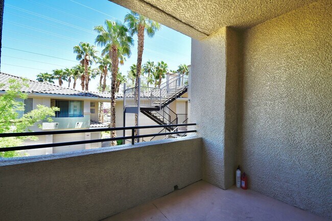 Building Photo - SPECIOUS 2 BED 2 BATH CONDO WITH ATTACHED ...