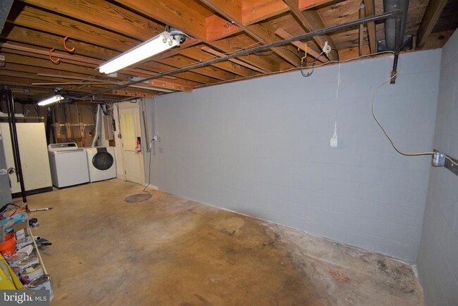 Building Photo - 4517 Kerrybrooke Dr