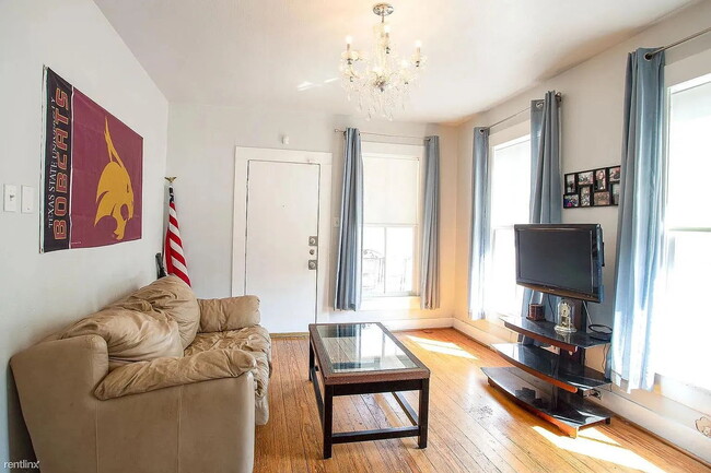 Building Photo - "Charming 2-Bed Oasis in San Marcos - Cozy 825 Sq Ft Home on Lindsey St!"