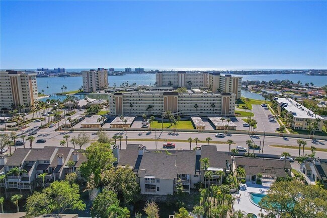 Building Photo - 4650 Cove Cir