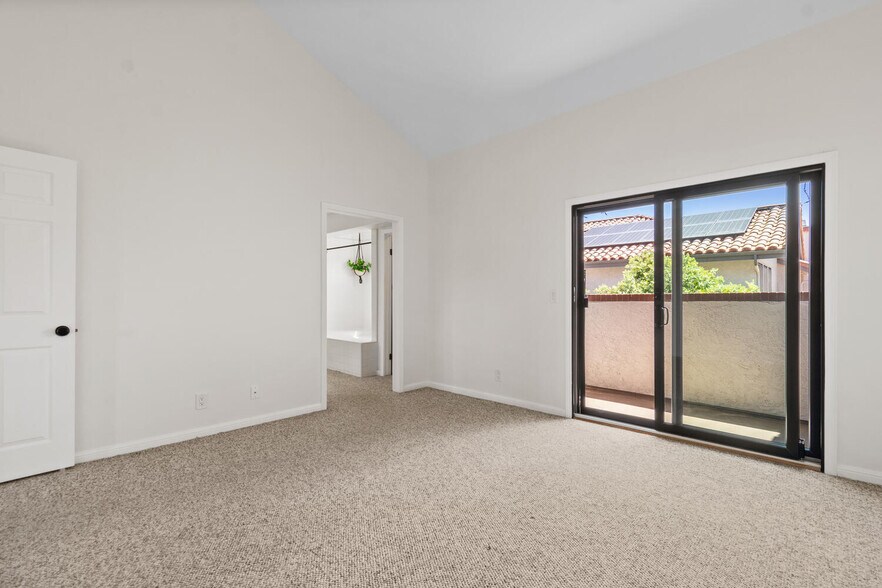 Building Photo - 15 Coronado Ct