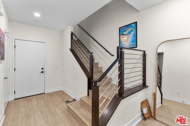 Building Photo - 127 Boeing Ln