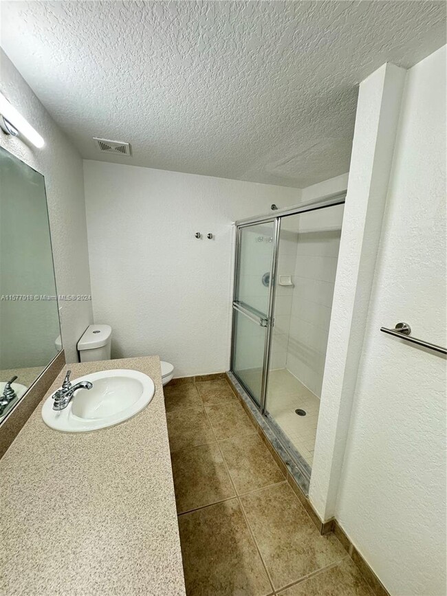 Building Photo - Riverside Drive, Coral Springs, FL 33065 -...