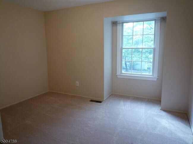 Building Photo - 388 Cotswold Pl