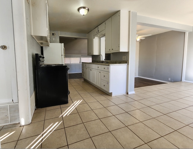 Building Photo - 1101 Clairmont St