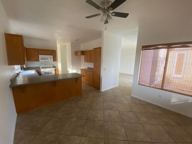 Building Photo - Great location on this split floorplan 3 b...