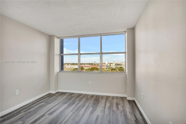 Building Photo - 1300 NE Miami Gardens Dr