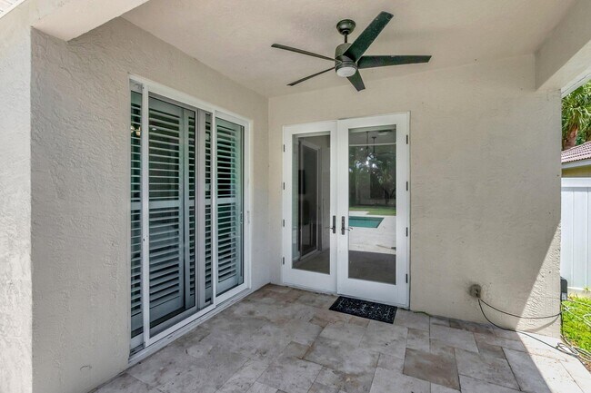 Building Photo - 1050 Delray Lakes Dr