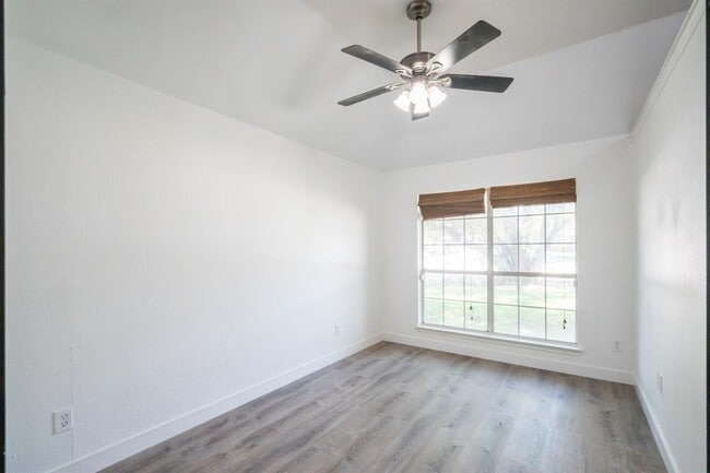 Building Photo - 409 Gina Dr