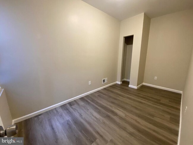 Building Photo - 1833 S 6th St