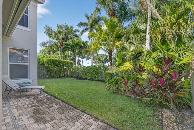 Building Photo - 8400 Heritage Club Dr