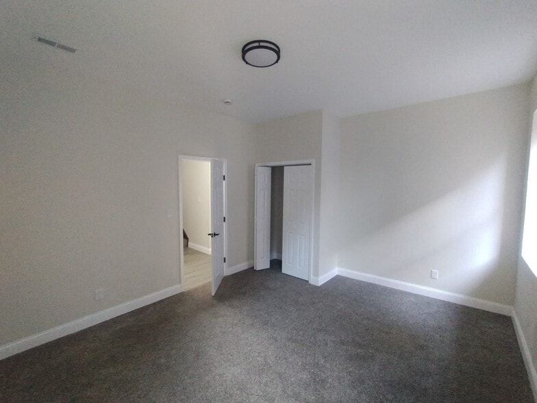 Building Photo - 2323 Patterson Ave