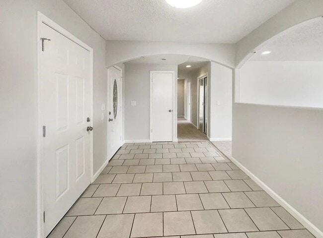 Building Photo - 5921 Hillsdale Blvd