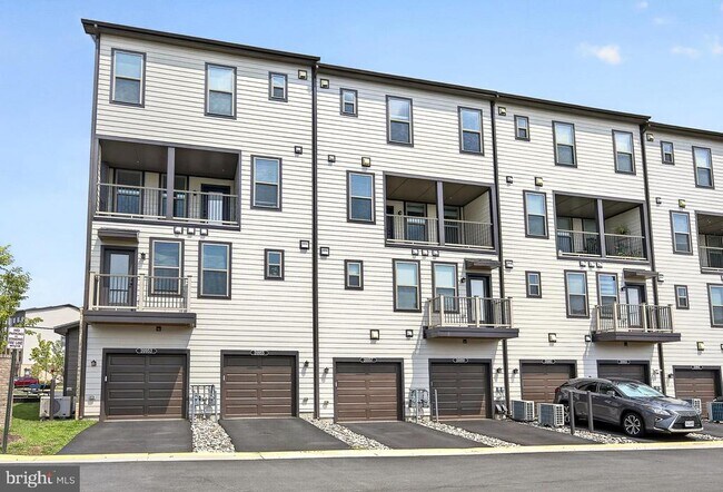Building Photo - 20957 Bluebird Sq