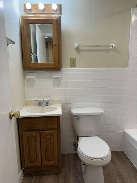 Building Photo - 177 Thorndike St