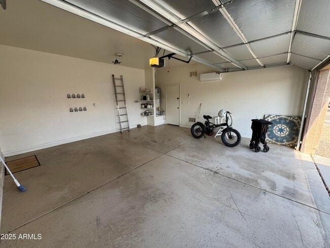 Building Photo - 4022 E Cherry Hills Dr