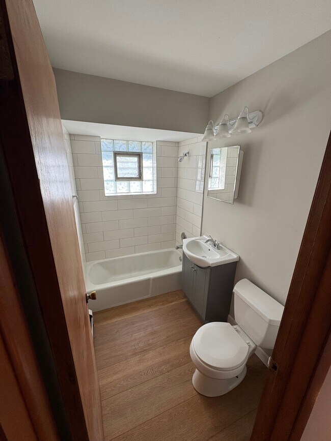 Building Photo - 544 S Water St