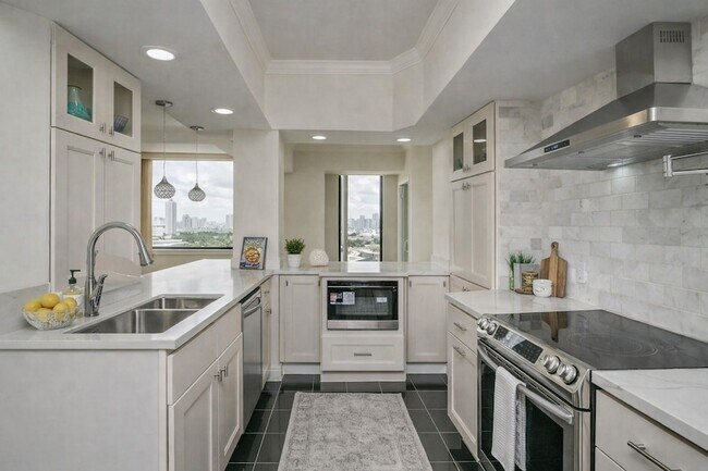 Building Photo - 15 Greenway Plz