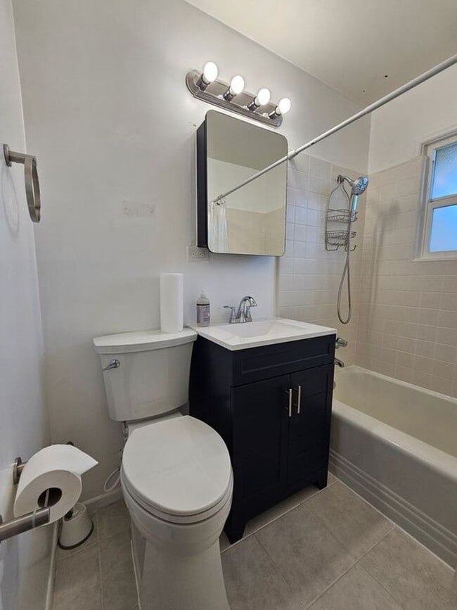 Building Photo - RETIREMENT COMMUNITY: Renovated Residence Hidden Gem 2 Bed/1 Bath - San Leandro