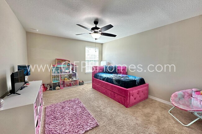 Building Photo - 454 Eisenhower Dr