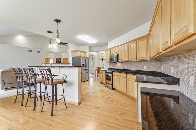 Building Photo - 9621 Shadow Wood Dr